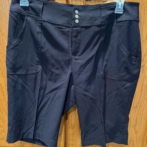 Women’s Jofit Bermuda shorts size 10 Navy
